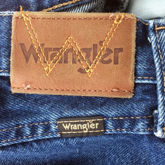 Men’s Wrangler Straight Leg Relaxed Jeans - Picture 5 of 5